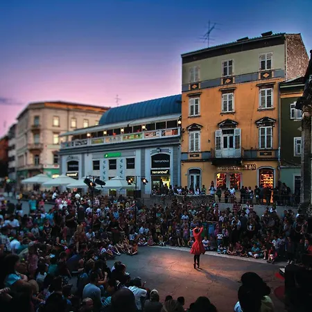 Appartement In With Wifi Pula